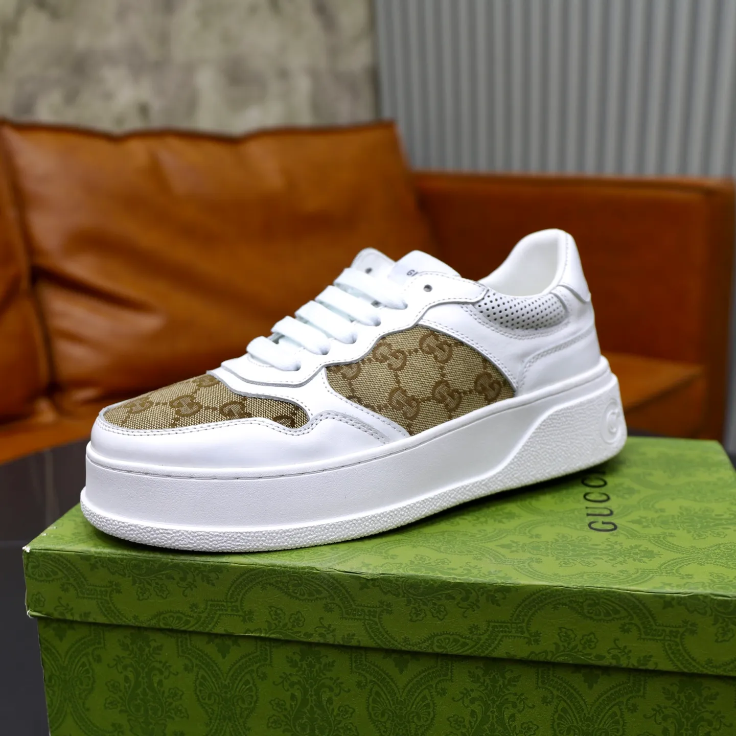 Men's shoes: 400💰🙅‍♂️🙅‍♂️🙅‍♂️ Brand: GUCCI Standard code: 38-44 (45 customized) Grade: Same as the official website Material: Original leather splicing brand cloth Comfortable and breathable sheepskin lining Lightweight wear-resistant outsole Style category: Men's fashion casual shoes Sports shoes Distinguished luxury brand elements Top luxury Color: actual picture color